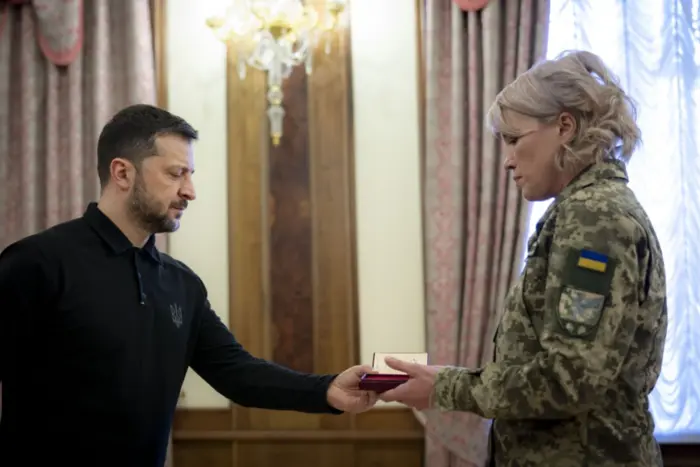 Зеленський нагородив фахівців Державної спеціальної служби транспорту