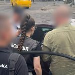 В Одесі затримали чиновника, який вимагав хабар $2700 за дозвіл на торгівлю