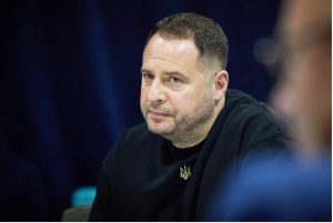 Дипломатичні провали Єрмака послаблюють зовнішньополітичні позиції України, – політолог