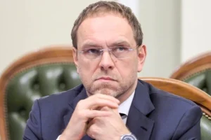 Власенко розповів, що знайшло у нього НАБУ під час обшуків