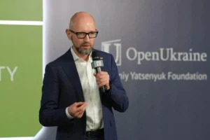 РФ оголосила в розшук Арсенія Яценюка