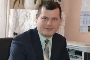 Директор сільської школи купив Циганську партію