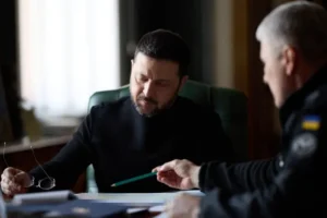 Очікувати більше атак дронами? Розвідка повідомила Зеленському про плани РФ