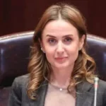 У Раді зареєстровано постанову про дострокове складання мандата Володіною