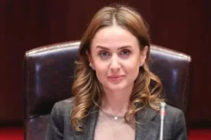 У Раді зареєстровано постанову про дострокове складання мандата Володіною