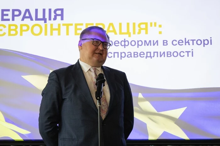 Чим готова пожертвувати Україна заради швидкого вступу в ЄС: розʼяснення Качки