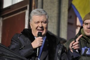 «Піар на крові та російський слід»: Блогерка викрила «подвійну гру» Порошенка і його зв’язки з Єрмаком