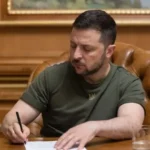Зеленський підписав закони про продовження воєнного стану і мобілізації