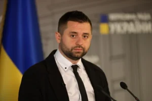 Голова фракції «Слуга народу» зробив заяву перед голосуванням за Хмару і Сибігу