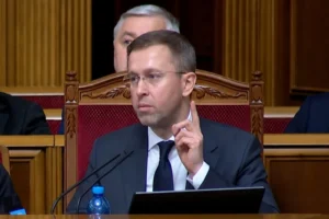 Нові правила бронювання. Прем’єр навів приклад, коли зі 100 заброньованих лише 20 виконують критичні роботи
